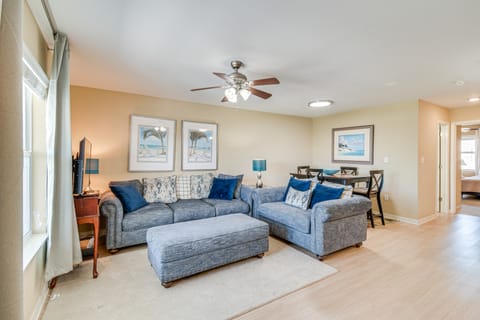 Gulf Shores Gem: Walk to Beach, 8 Mi to The Wharf! Apartment in West Beach