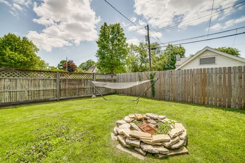 1 Mi to Notre Dame Stadium: Quiet Home w/ Fire Pit House in South Bend