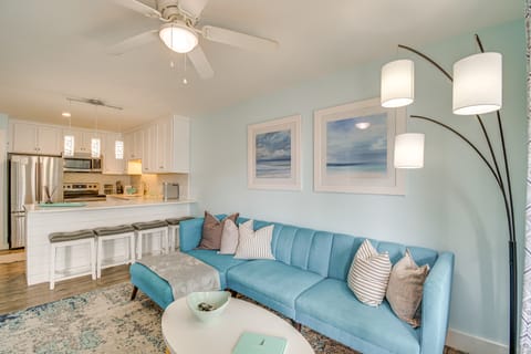 Gulf Shores Condo w/ Pool: Walk to Beaches! Apartment in West Beach