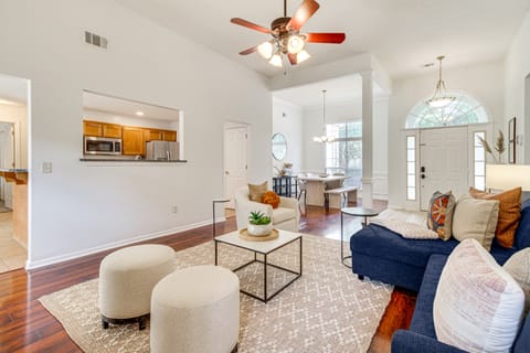 Pet-Friendly Savannah Home w/ Cozy Fireplace! House in Savannah