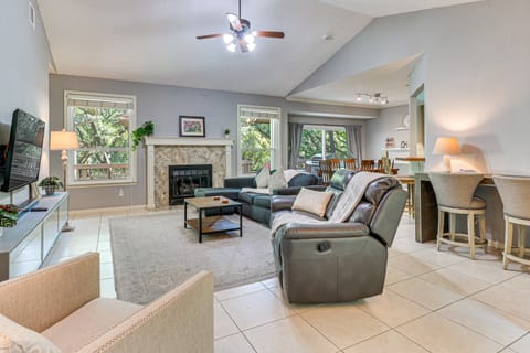 Deck & Greenbelt Access: Lovely Austin Home House in Austin