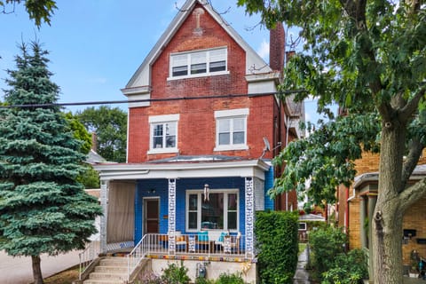 Walk to Highland Park: Artsy Pittsburgh Retreat! House in East Liberty