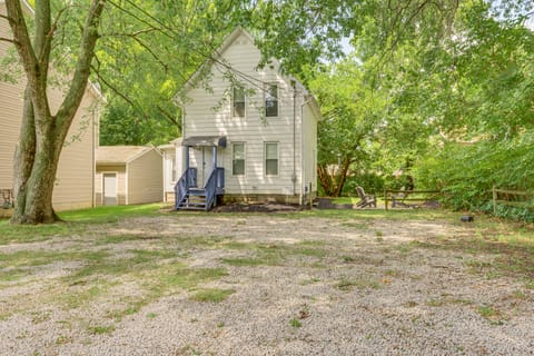 University of Akron Retreat: Dogs Welcome! House in Akron