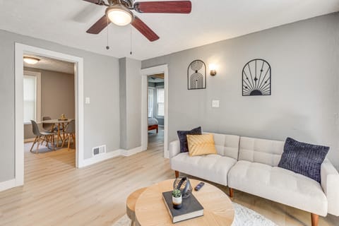 University of Akron Retreat: Dogs Welcome! House in Akron