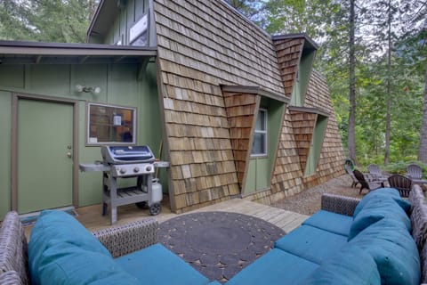 Rhododendron Family Cabin: Hot Tub & Deck! House in Mount Hood Village