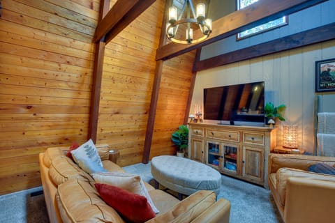 Rhododendron Family Cabin: Hot Tub & Deck! House in Mount Hood Village