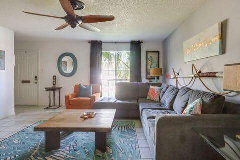 Townhome Near Beach in Galveston: Furnished Patio! Apartment in Texas City