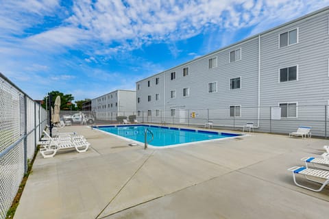 Ocean City Condo w/ Pool ~ 1 Mi to Jolly Roger! Apartment in Ocean City