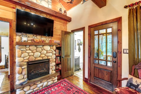 Dreamy Damascus Cabin ~ 1 Mi to Appalachian Trail House in Damascus