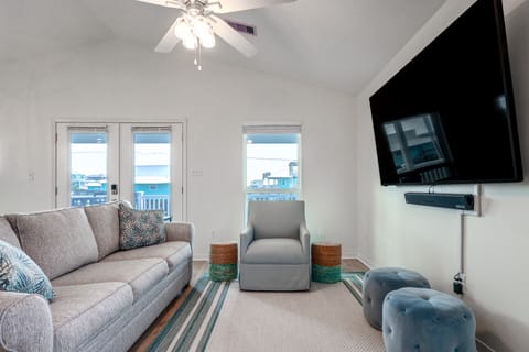 Gulf Shores Cottage w/ Water Views, Walk to Beach! Cottage in West Beach