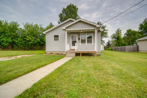 Quaint Erie Home w/ Smart TVs & Yard: 3 Mi to Lake House in Erie