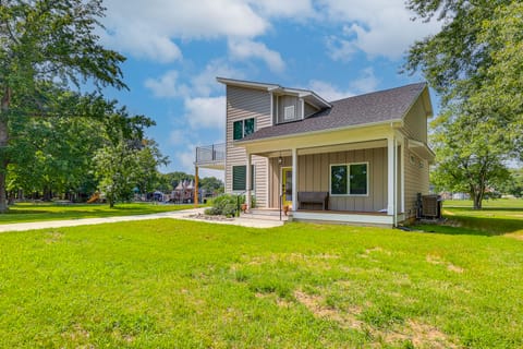 Rock Hall Retreat w/ Balcony Near Park & Marina! House in Rock Hall