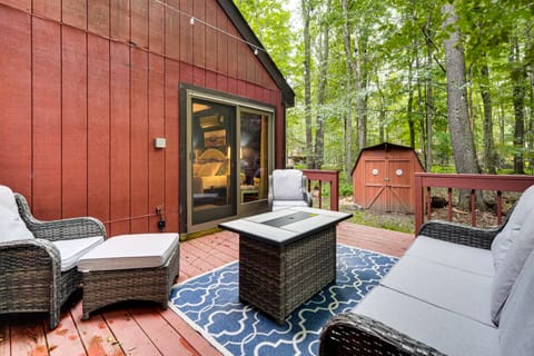 Swim, Hike & Ski: Pocono Retreat at Pine Loch House in Coolbaugh Township