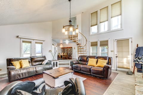 Deck, Putting Green & Views: Albuquerque Oasis House in Rio Rancho