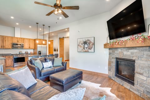 Modern Elk Creek Condo w/ Hot Tub & Heated Floors Apartment in Fraser