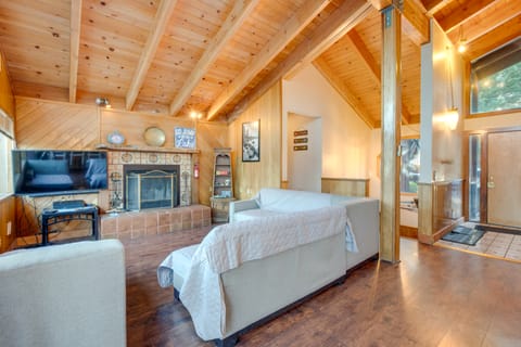 South Lake Tahoe Home w/ Game Rooms, Decks & Sauna House in South Lake Tahoe