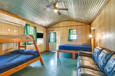 Pet-Friendly Salesville Haven 3 Mi to Norfork Lake Apartment in Norfork Lake