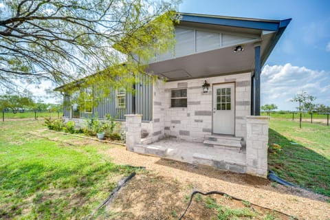 Countryside Texas Home w/ Fire Pit! House in Rio Grande