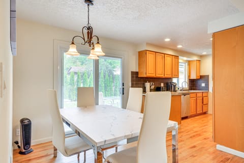 Milwaukie Home w/ Outdoor Dining Space House in Clackamas County