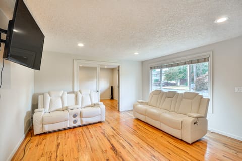 Milwaukie Home w/ Outdoor Dining Space House in Clackamas County