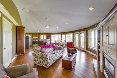 ~ 4 Mi to German Market: Millersburg Retreat House in Ohio