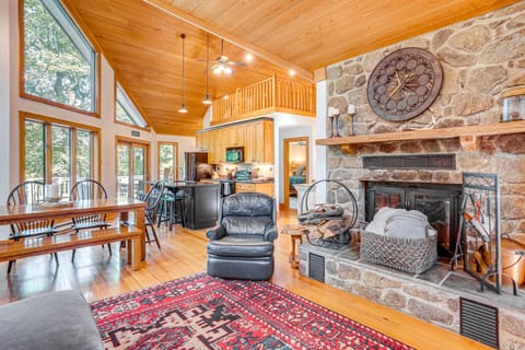 Golf Course-View Cabin: Deck in Wintergreen Resort House in Nelson County