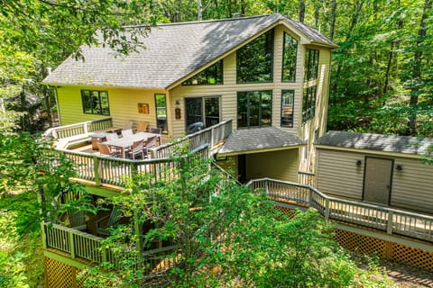 Golf Course-View Cabin: Deck in Wintergreen Resort House in Nelson County