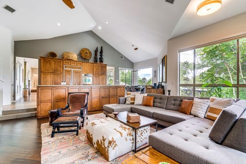 Spacious Home w/ Lush Gardens - Near Zilker Park! House in Lake Austin