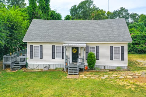 ‘Lumberjack Hideaway’ Near Campus in Nacogdoches! House in Nacogdoches