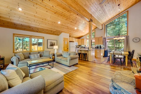 Sunny Cabin: 1 Mi to Tahoe Donner Resort! House in Truckee