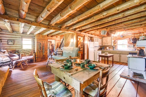 Handcrafted Log Cabin on 3 Acres: 14 Mi to Canton House in Ohio