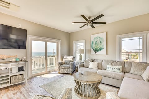 Walk to Beach: Topsail Island Group Getaway House in North Topsail Beach