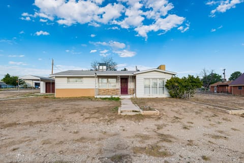 Carlsbad Home ~ 22 Mi to Nat'l Park! House in Carlsbad