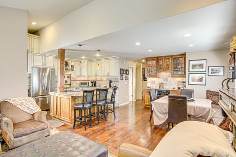 Golf Course & Mtn Views: Avon Gem w/ Gas Grill! Apartment in Eagle County