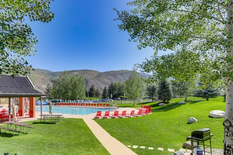 Golf Course & Mtn Views: Avon Gem w/ Gas Grill! Apartment in Eagle County