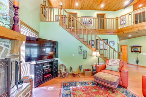 Riverfront Cabin on 2 Acres in Glenwood! House in Arkansas