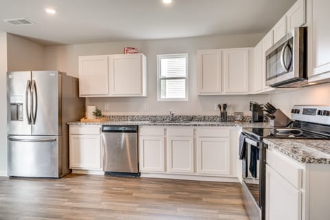 Spacious Home: 8 Mi to Bernheim Arboretum! House in Jefferson County