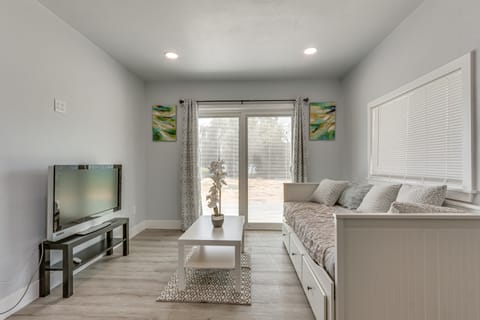 End Unit w/ Clear Lake Access in NorCal! Apartment in Clear Lake