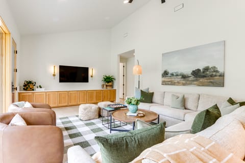 Riverfront Huntsville Cabin w/ Views & Kayaks! House in Arkansas