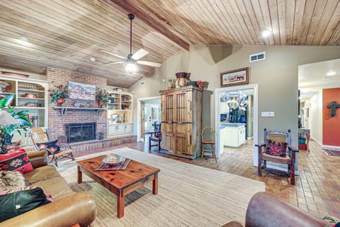 Del Rio Home w/ Large Yard, BBQ + Fireplace! House in Del Rio