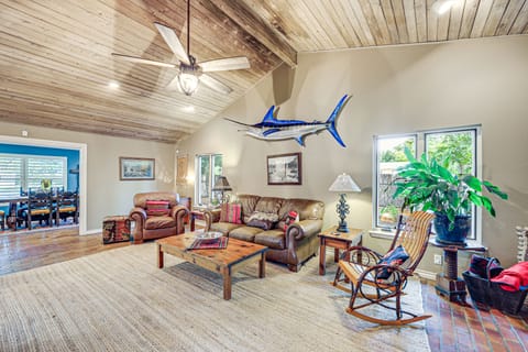 Del Rio Home w/ Large Yard, BBQ + Fireplace! House in Del Rio