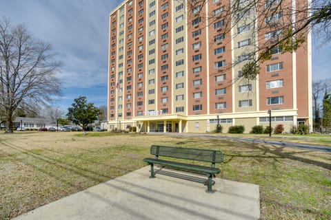 Bright Gadsden Apartment ~ 10 Mi to Dive Land Park Apartment in Gadsden