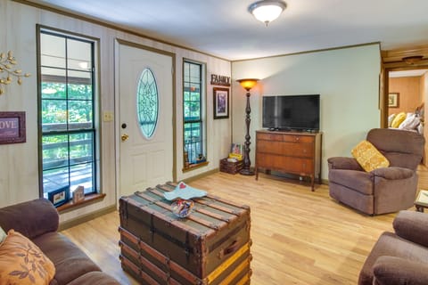 Pet-Friendly Elkins Vacation Rental w/ Decks! House in Arkansas