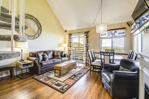 2 Mi to Ober Mountain: Gatlinburg Condo w/ Balcony Apartment in Gatlinburg