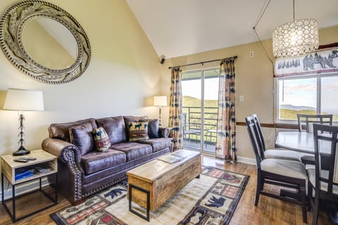 2 Mi to Ober Mountain: Gatlinburg Condo w/ Balcony Apartment in Gatlinburg
