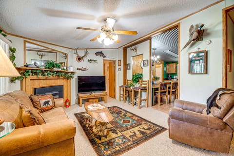 Cotopaxi Getaway w/ Deck: 17 Mi to Royal Gorge House in Colorado