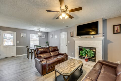 Mabelvale Home w/ Grill: 12 Mi to Little Rock! House in Little Rock