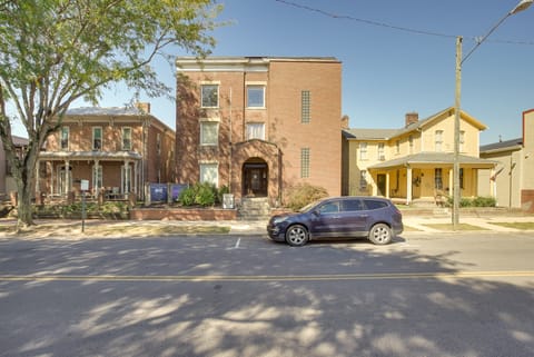 Downtown Condo ~ 23 Mi to Hocking Hills State Park Apartment in Ohio