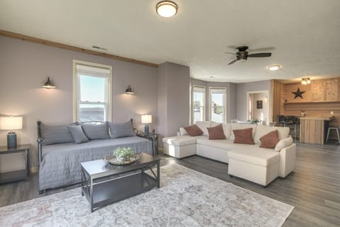 Downtown Condo ~ 23 Mi to Hocking Hills State Park Apartment in Ohio