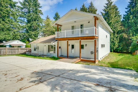 12 Mi to Seattle: Townhome w/ Fenced Yard Apartment in SeaTac